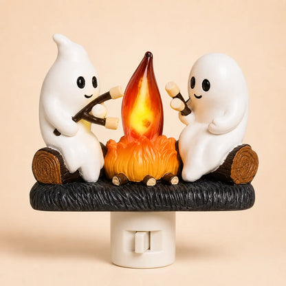 3D-Flacker-Lagerfeuer-Stecker-Nachtlicht, LED-Nachtlicht mit Halloween- und Weihnachtsfiguren, niedliche Indoor-Feiertagsdekoration für Schlafzimmer, Flur und Geschenke, Harz